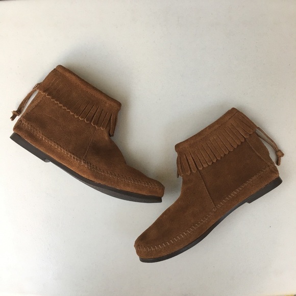 NEW Minnetonka Fringe Back Zip Bootie Brown - Picture 1 of 7